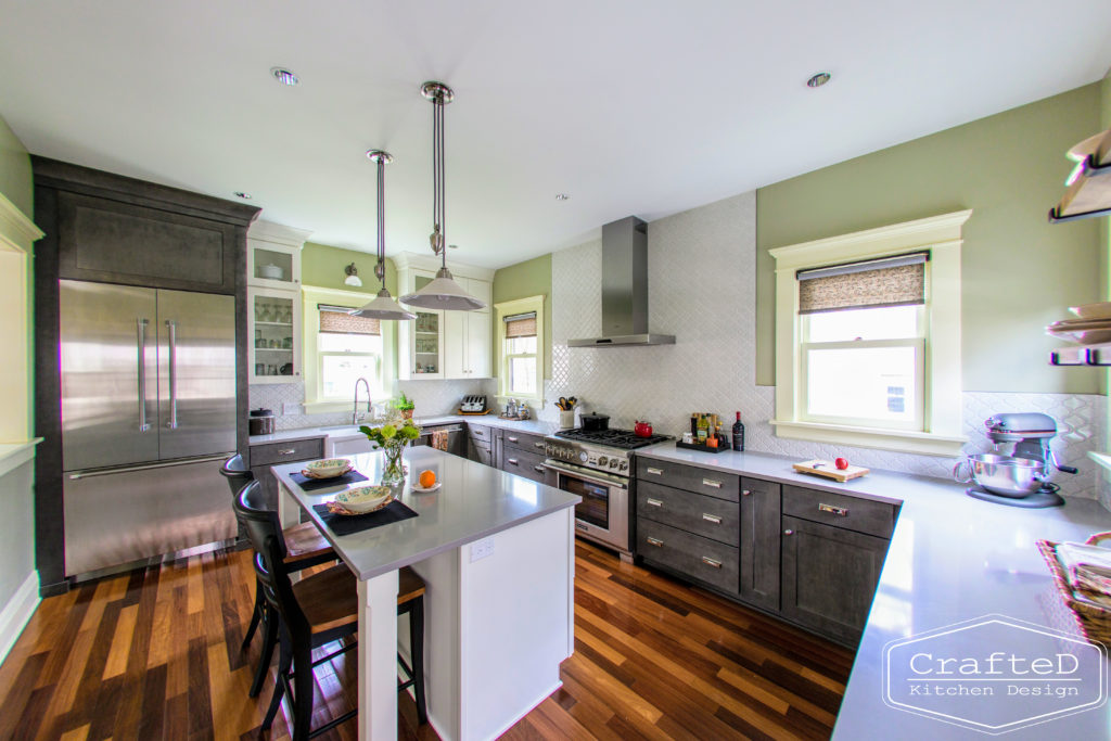 traditional kitchen design with hardwood floors and mosaic arabesque backsplash to ceiling