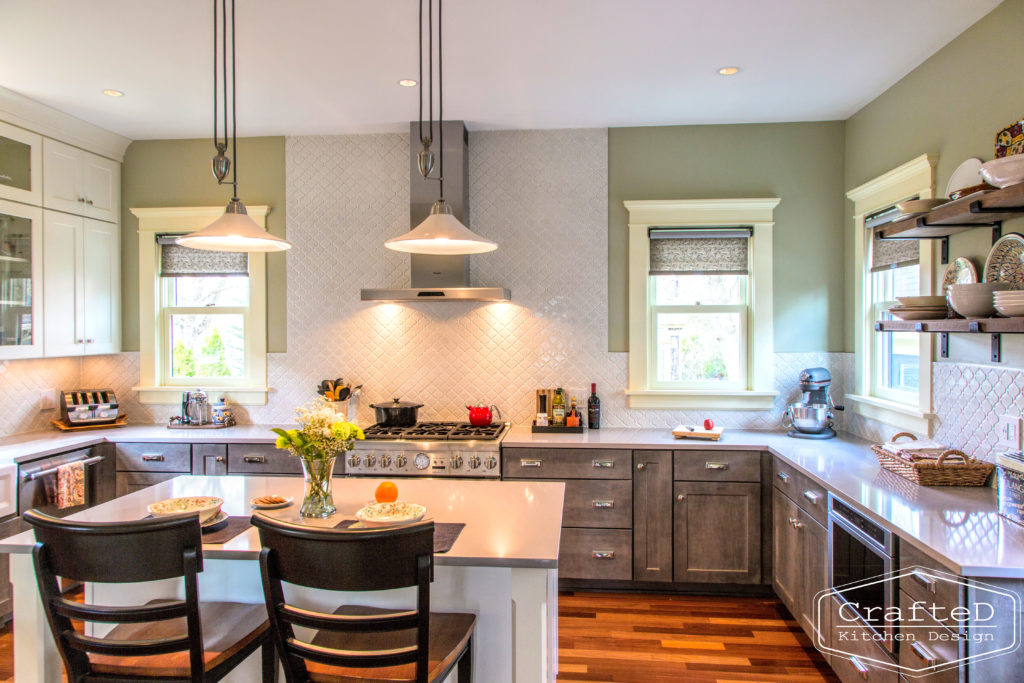 traditional kitchen design with large island hardwood floors and mosaic arabesque backsplash to ceiling