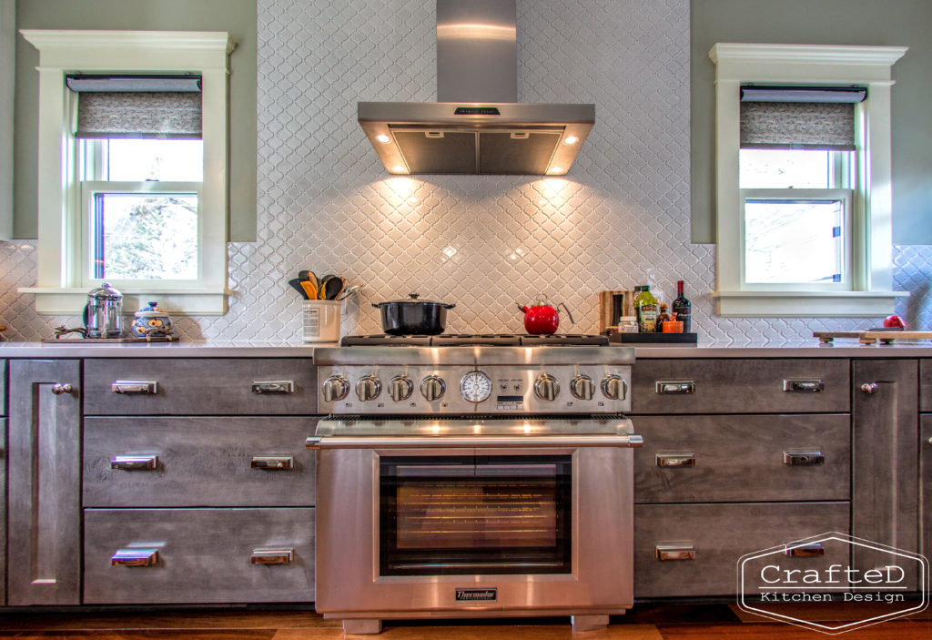 traditional kitchen design with large island hardwood floors and mosaic arabesque backsplash to ceiling