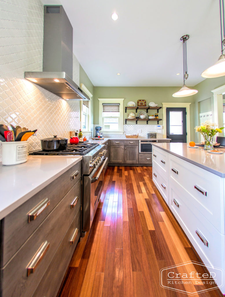 traditional kitchen design with large island hardwood floors and mosaic arabesque backsplash to ceiling